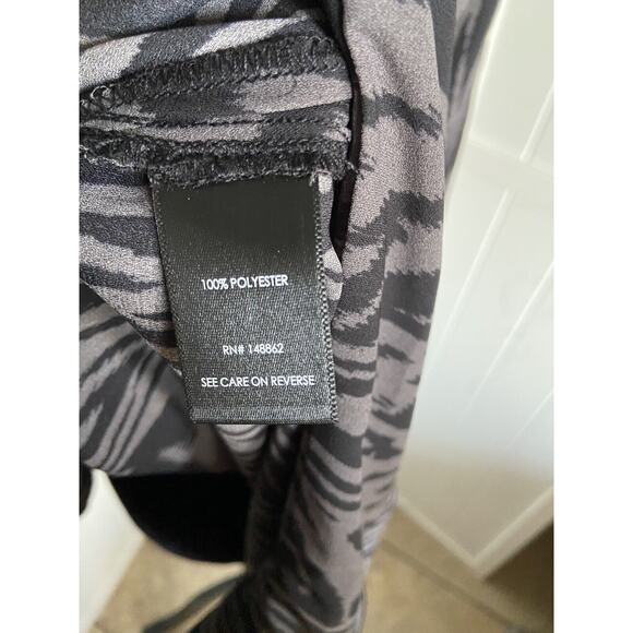 Torrid Womens Shirt Sz 00 M L‎ 10 Deep Black Gray Zebra Print Blouse Chiffon NEW - Picture 10 of 11